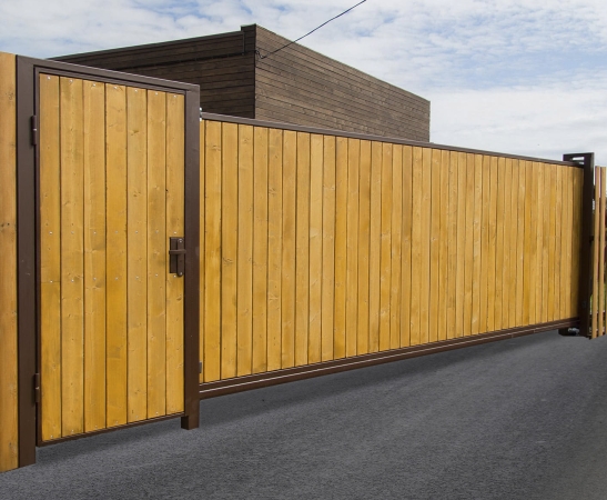 Деревянные ворота в Каневской