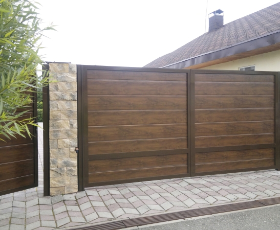 Распашные ворота в Каневской